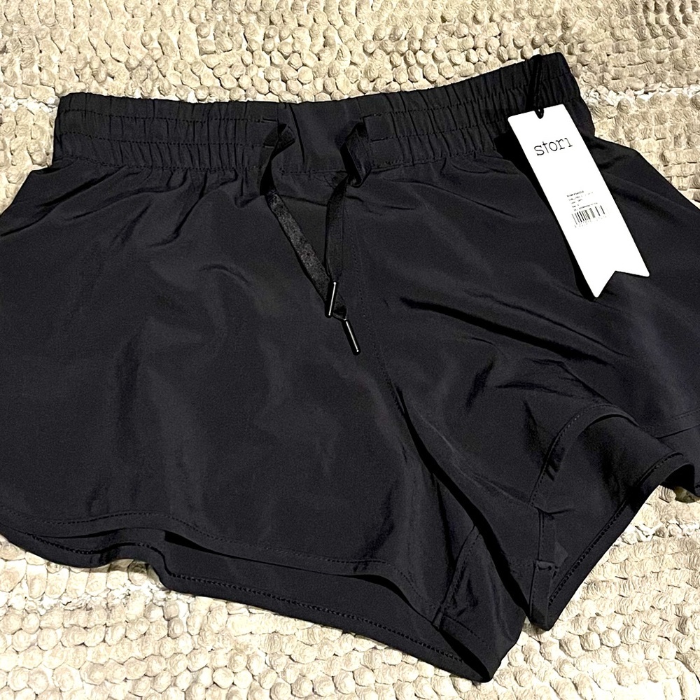 NWT. Stori Challenge 2 1/2” Short.